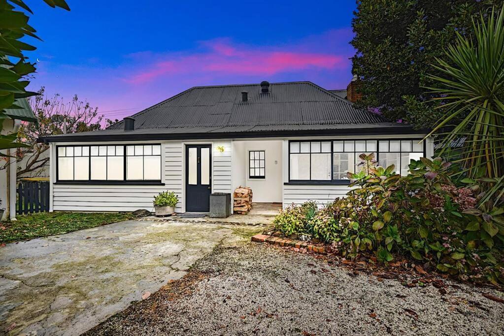 Blackwood Tree Cottage - Heritage Listed Property - Evandale! ภายนอก รูปภาพ